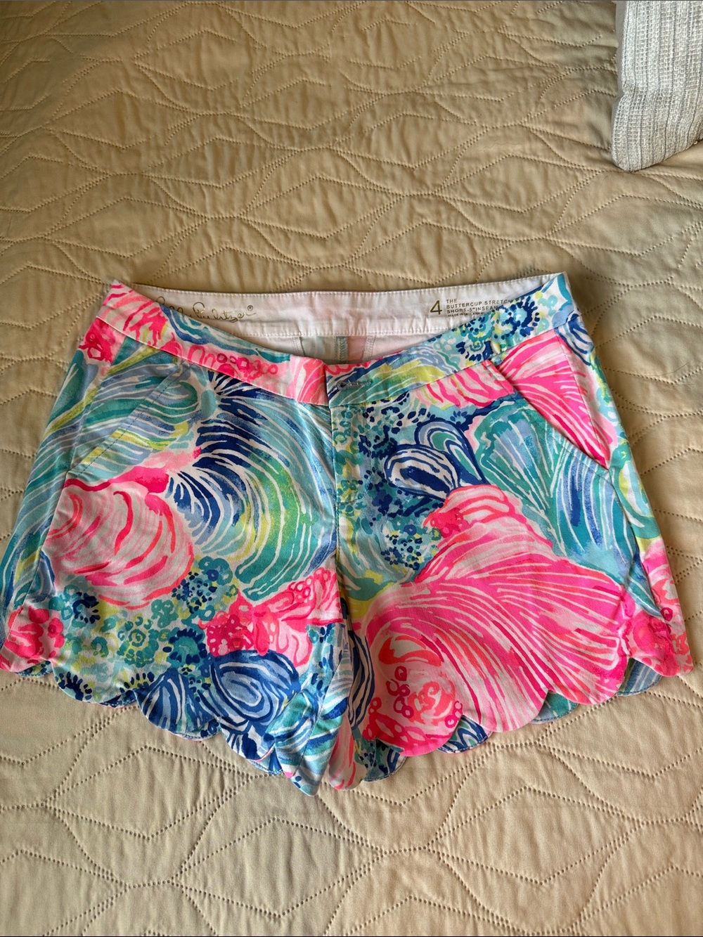 Lilly Pulitzer Floral Scallop Hem Women's Shorts in Pink & Blue